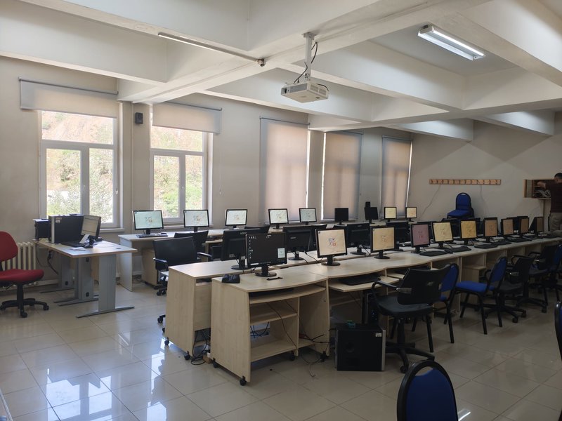 Laboratuvarlarda Eğitim-Öğretim Dönemi Öncesi Bakım Çalışmaları