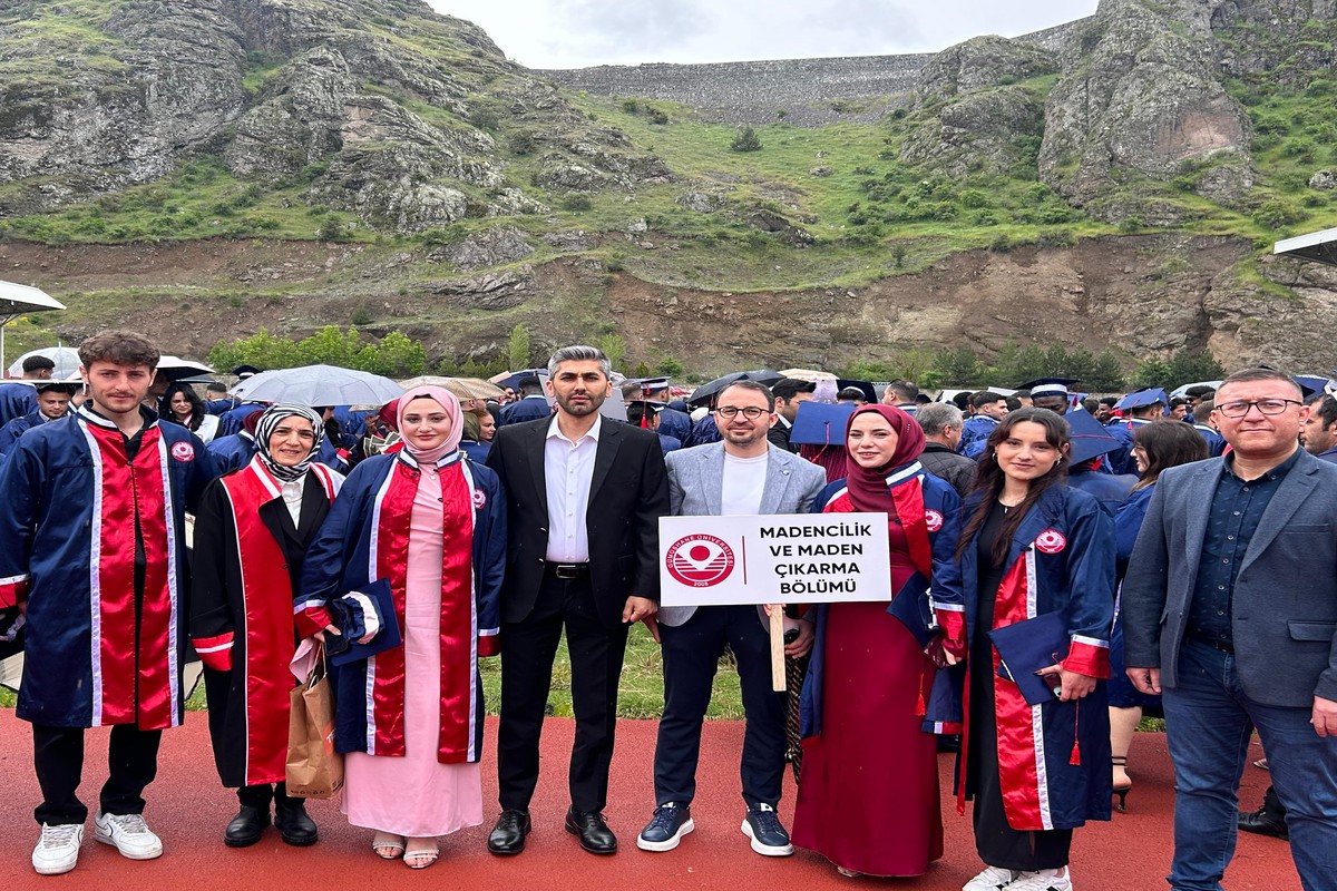 Bölümümüz 2025-2026 Eğitim-Öğretim Yılı Mezuniyet Töreninde Yerini Aldı