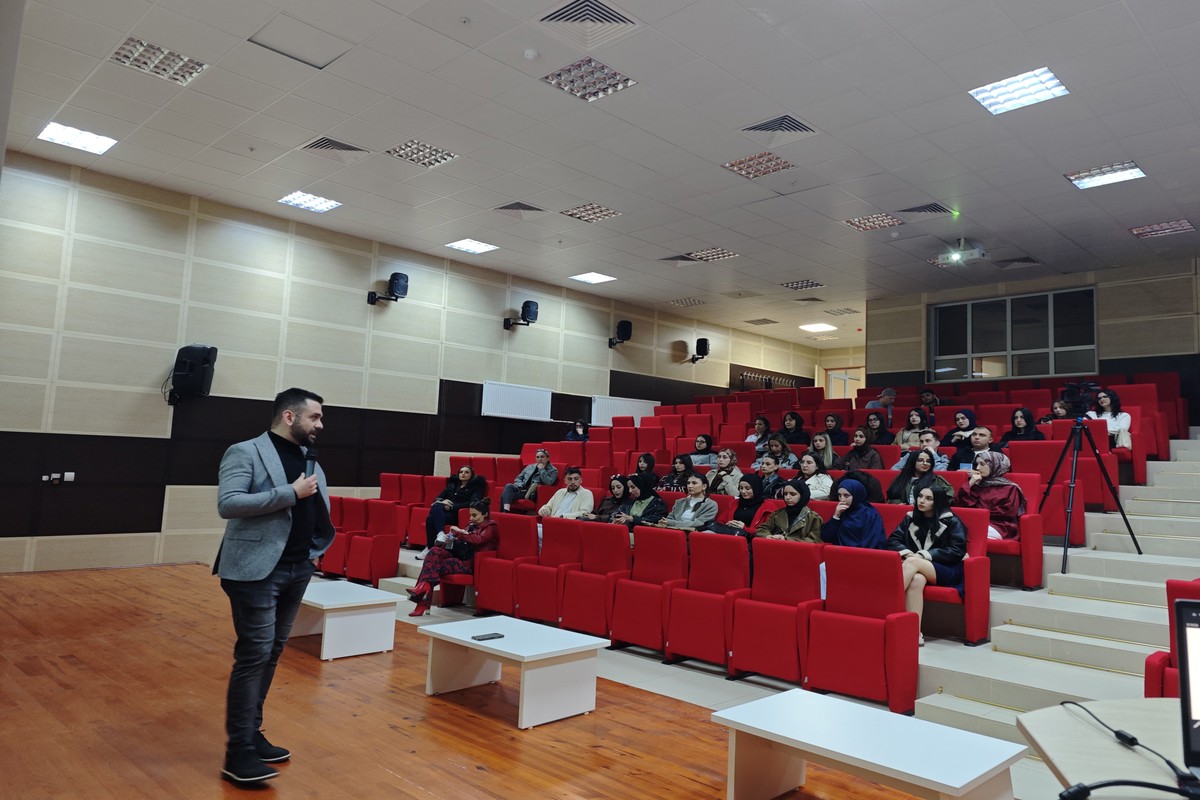 Bilim Kafe'de " Halkla İlişkilerde Dil ve Toplumsal Gerçeklik" Konusu Ele Alındı "