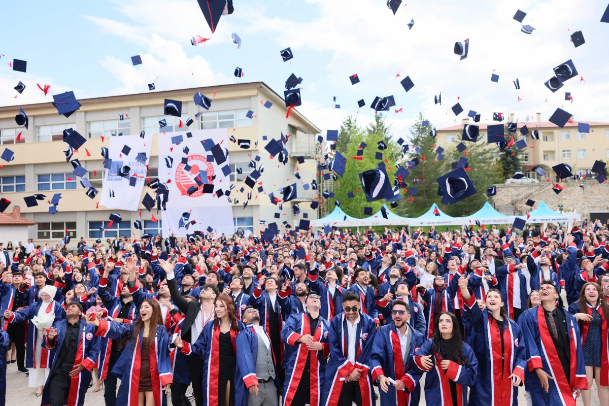 Kelkit Yerleşkemizde Mezuniyet ve Bahar Şenliği Coşkusu