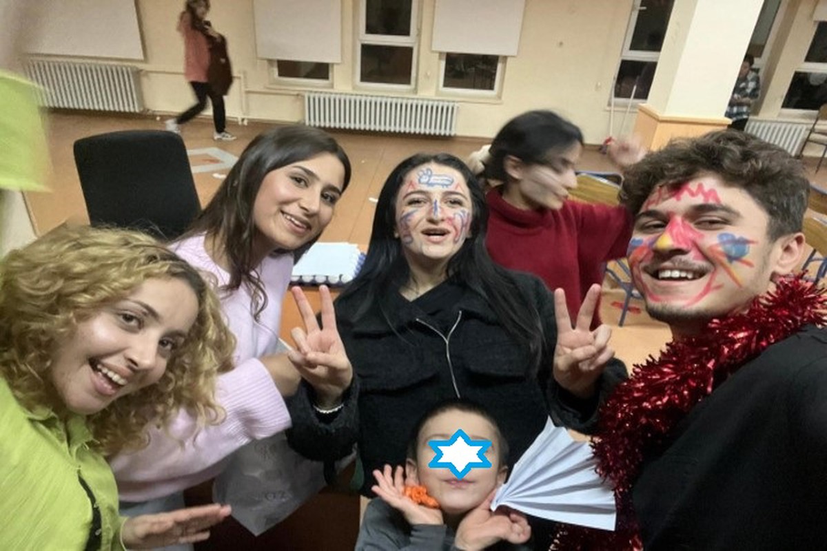 Bir Gülüş, Bir Umut 🌈