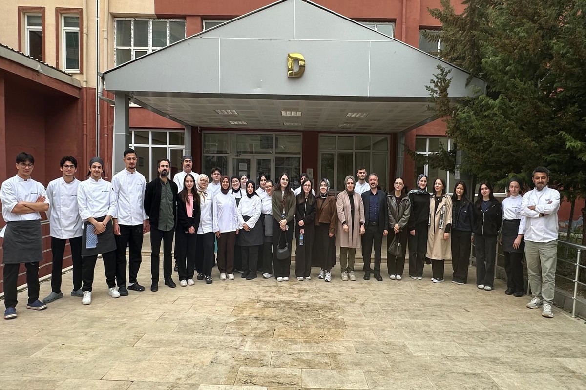 Gümüşhane Üniversitesi Turizm Fakültesi Gastronomi ve Mutfak Sanatları Bölümü’nden Liseli Öğrencilere Mesleki Bilgilendirme ve Tanıtım Etkinliği