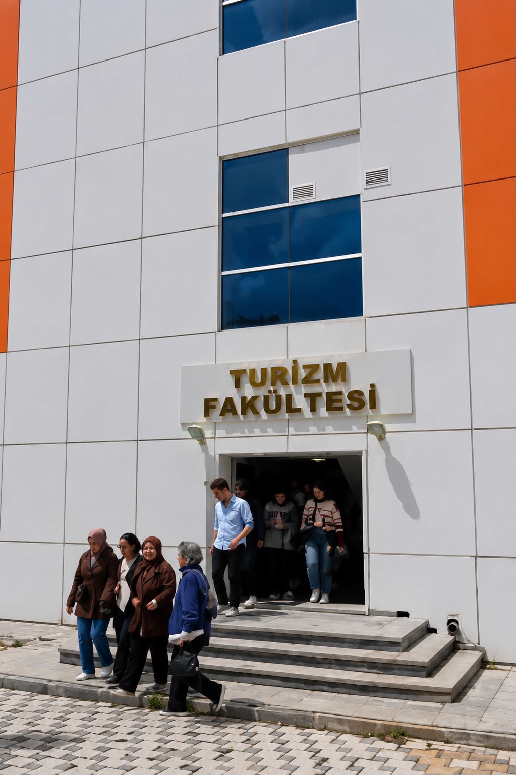 Turizm Fakültesinde Acil Durum Tahliye Tatbikatı Başarıyla Gerçekleştirildi.