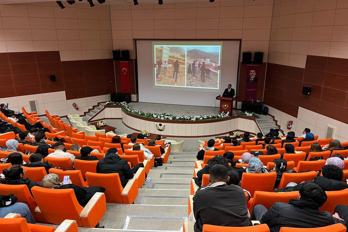 Fakültemizde Sportif, Sosyal ve Kültürel Etkinlikler Hakkında Seminer Gerçekleştirildi
