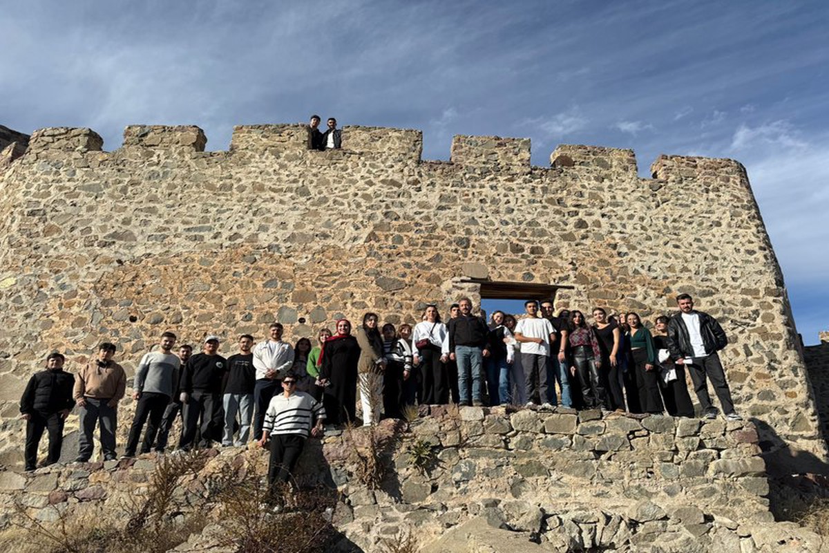 Öğrencilerimiz Mesleki Uygulama-I Dersi Kapsamında Kelkit ilçesi, Kov Kalesi ve Satala Antik Kenti Çevresini Ziyaret Ettiler