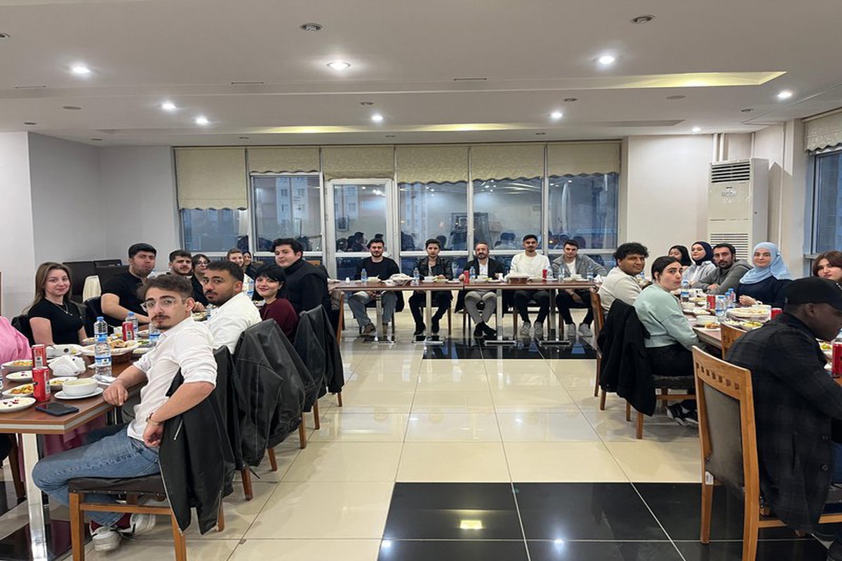 Turizm ve Gezi Kulübü Gümüşhane Üniversitesi Sosyal Tesisleri'nde İftar Yemeği Düzenledi