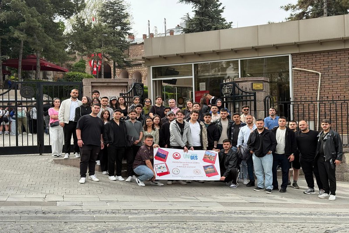 Turizm ve Gezi Kulübü ile 19 Mayıs Kapsamında ÜNİDES Ankara Projesi
