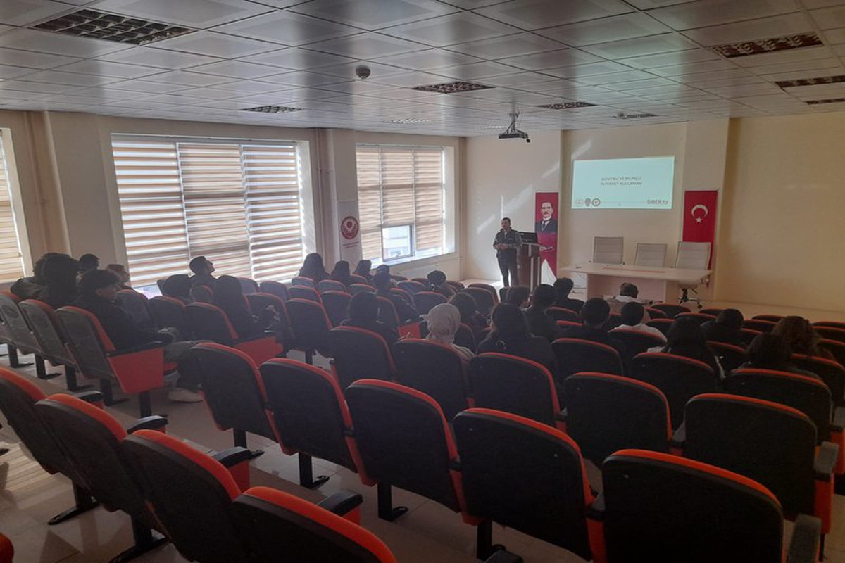 Fakültemizde Güvenli ve Bilinçli İnternet Kullanımı Semineri Gerçekleştirildi